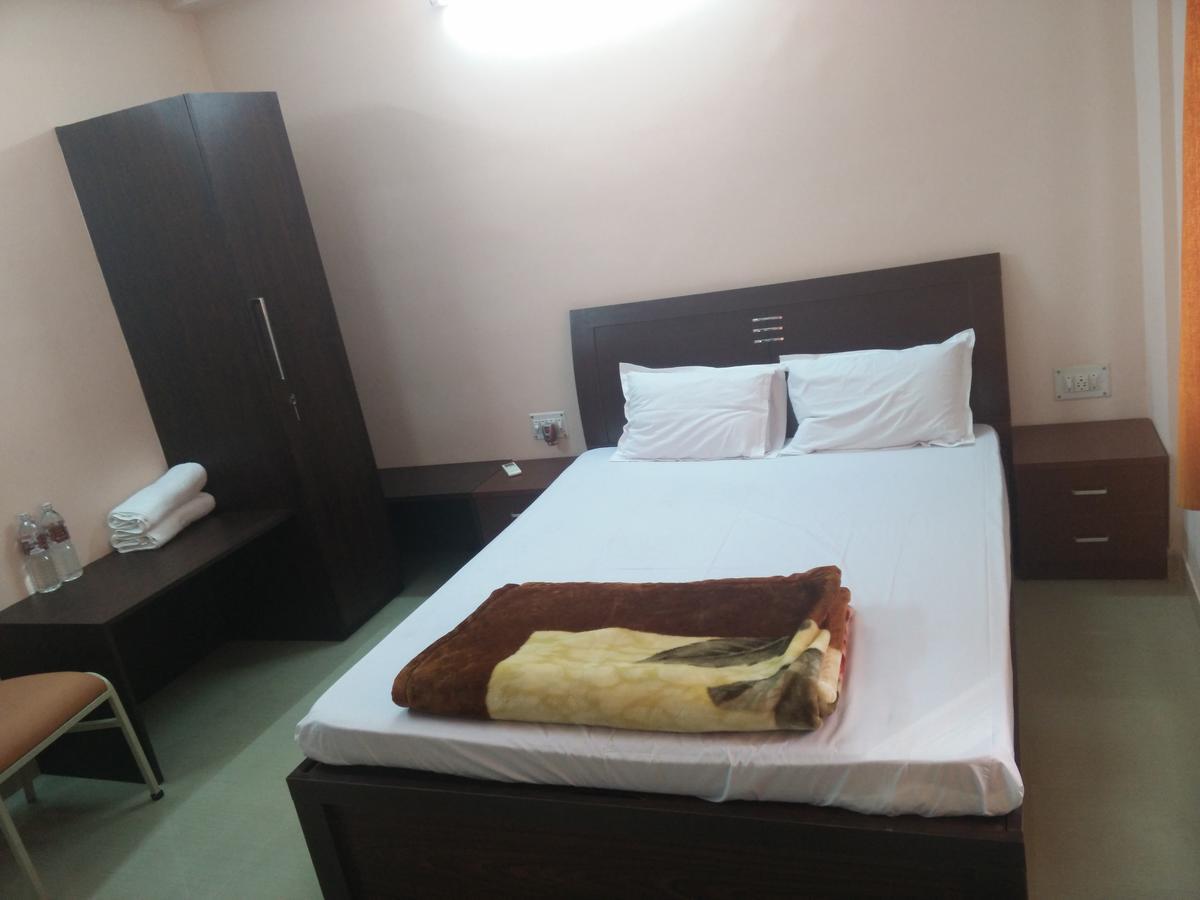 The Majestic Suites Колката Номер фото